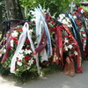 Венки на могиле Андрея Вознесенского